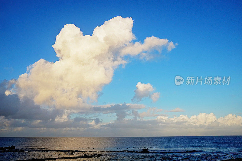 南非海岸美丽的云和海景