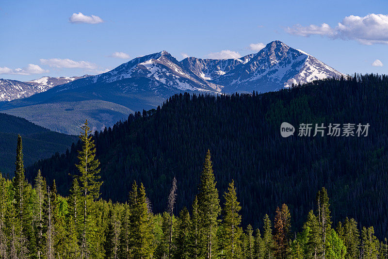 圣十字山风景秀丽的山景