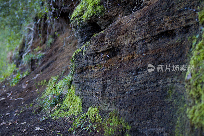 墙上有火山灰