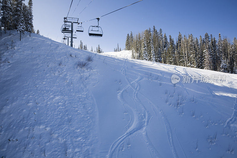 滑雪胜地升降椅