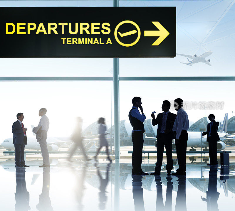 机场库存图像下旅客离港标志
