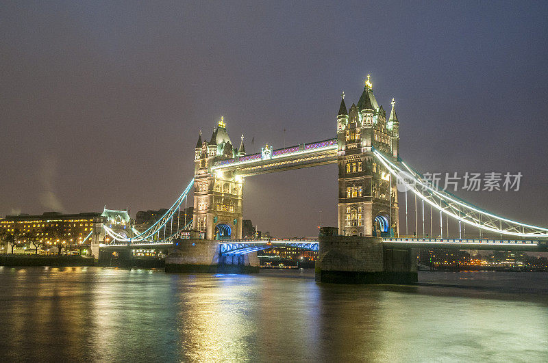 英国伦敦塔桥夜景