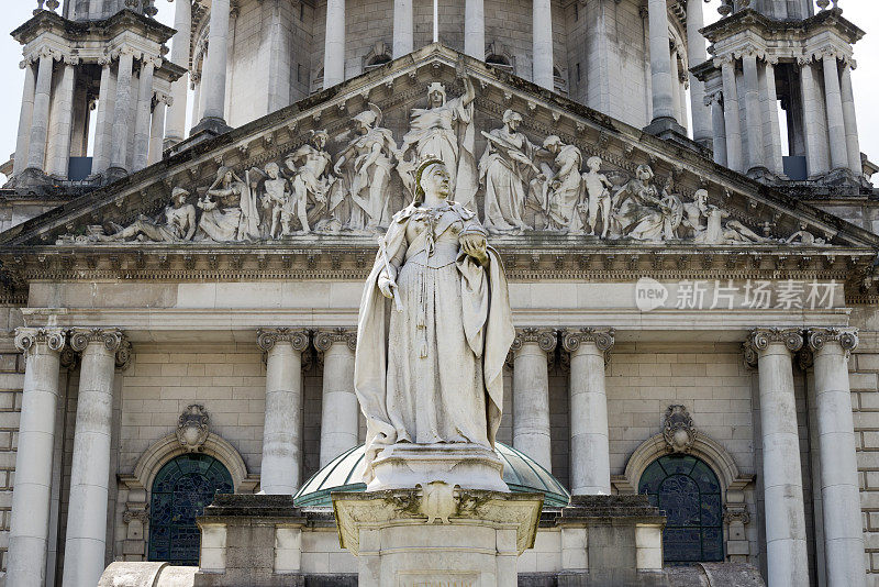 贝尔法斯特市政厅的维多利亚女王雕像