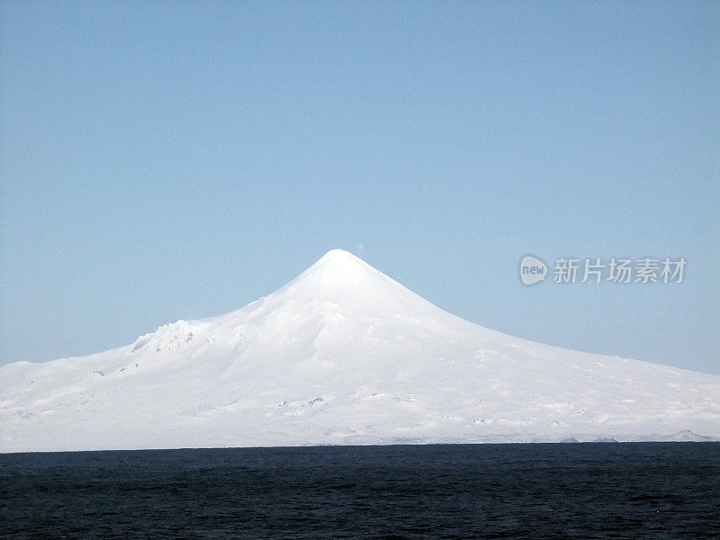 阿留申群岛和雪山