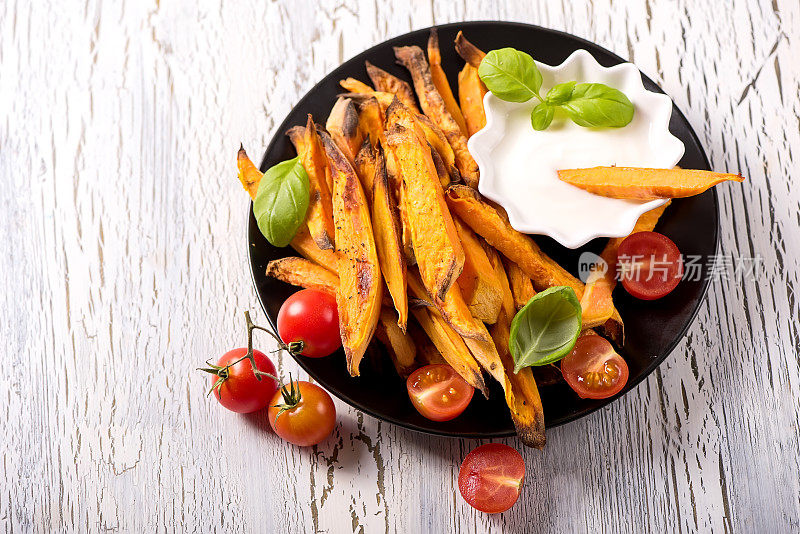 健康的自制红薯薯条，素食和纯素食品