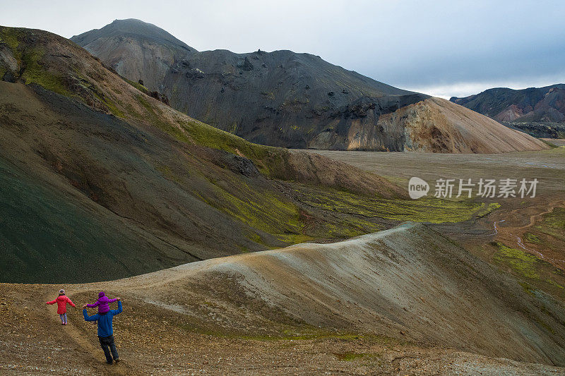 和孩子一起去冰岛旅行