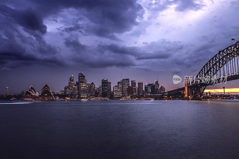 悉尼CBD和港口夜间照明