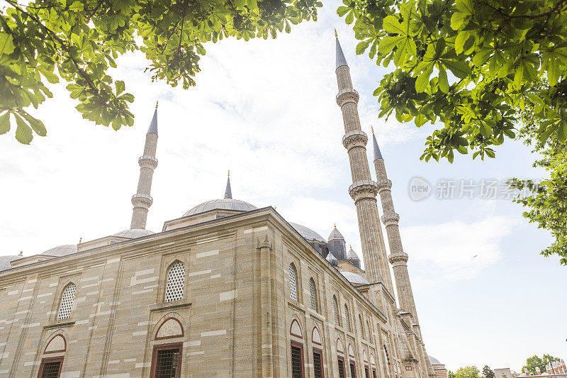 著名的奥斯曼历史上的塞利米耶清真寺，由建筑师希南在土耳其埃迪尔内建造