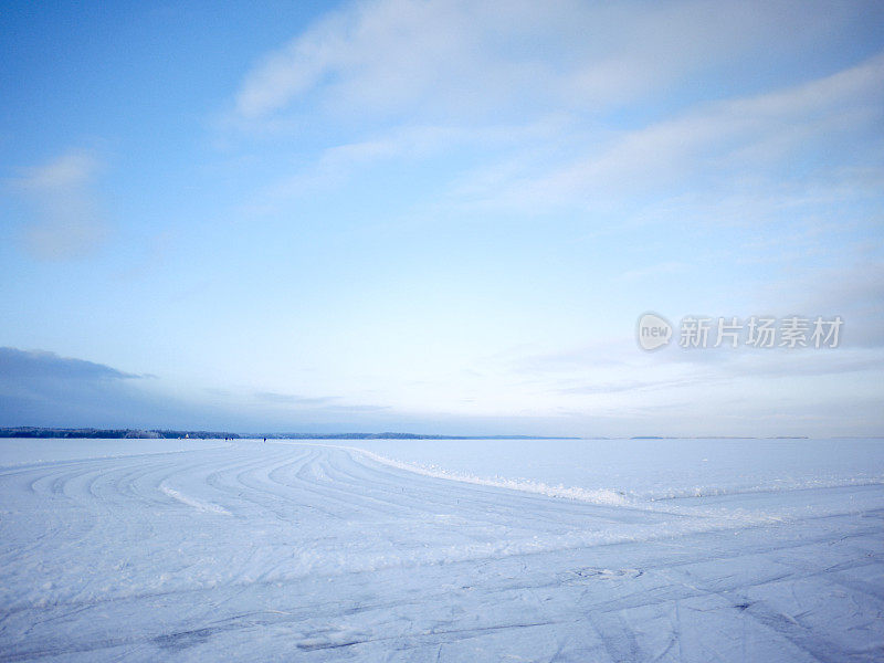 冰冻湖景观，坦佩雷，芬兰