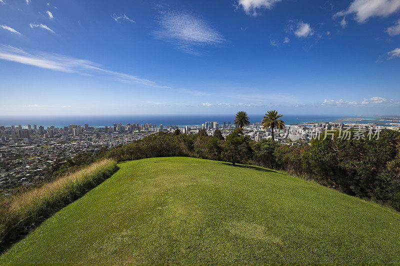 檀香山城市的观点从坦塔罗斯瞭望台，瓦胡岛，夏威夷群岛