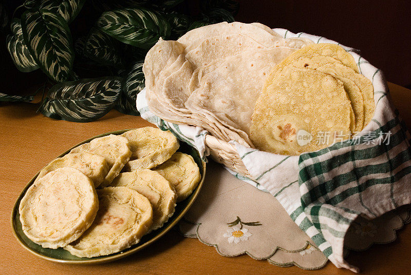 玉米饼，玉米饼，还有豆子