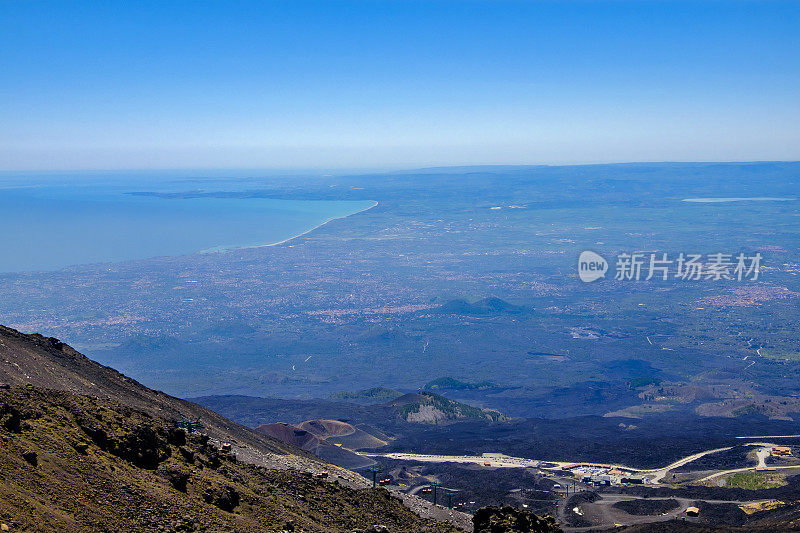 从埃特纳山(联合国教科文组织世界遗产)观看。埃特纳公园-埃特纳公园，西西里，意大利