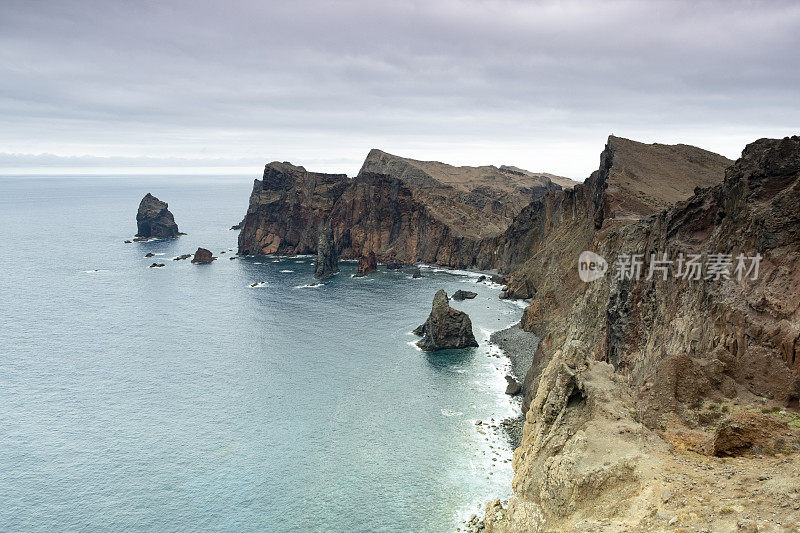 蓬塔S?o Louren?o半岛景观马德拉岛在一个阴天的夏天