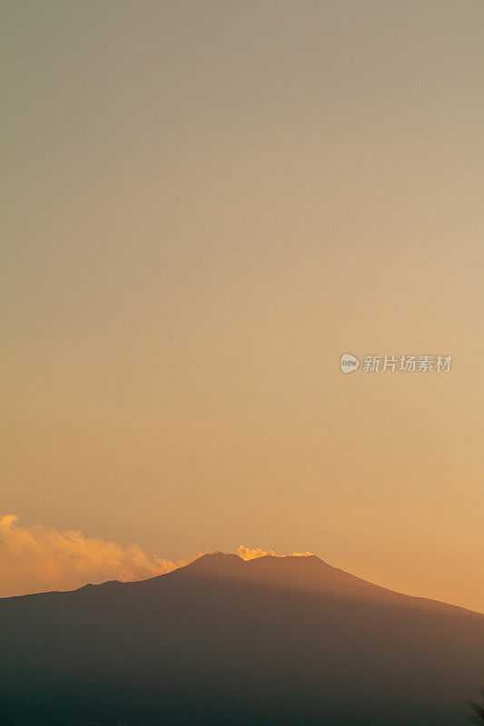 西西里岛墨西拿省陶尔米纳的埃特纳火山