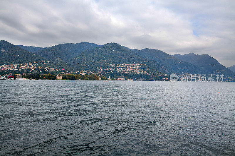 科莫湖秋日多云全景