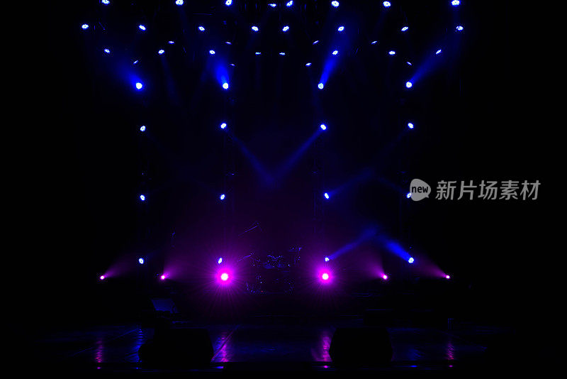 自由舞台与灯光背景，照明设备。