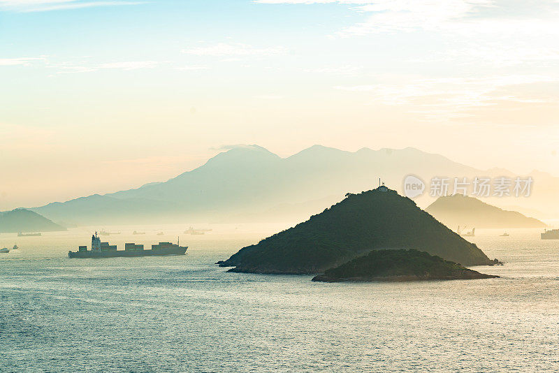 日落时鸟瞰香港海港