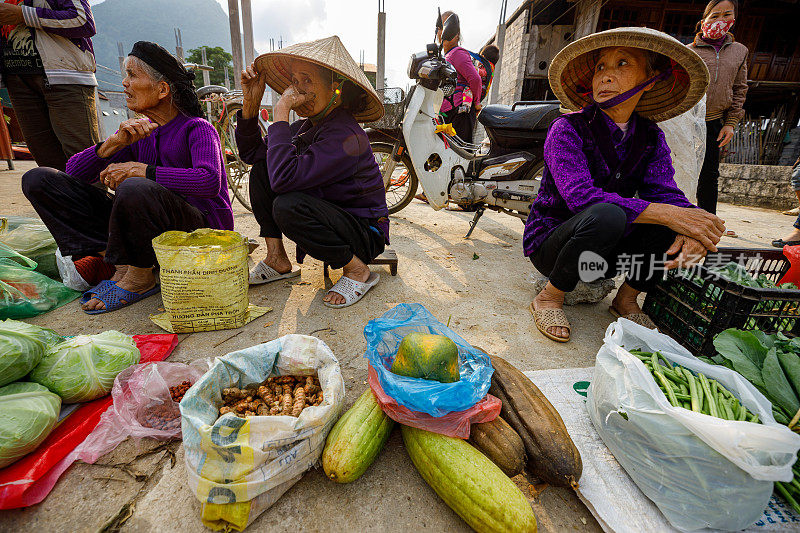 越南北宋街头的市场妇女