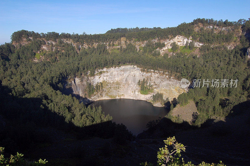 印度尼西亚弗洛雷斯的克里穆图火山的老人湖