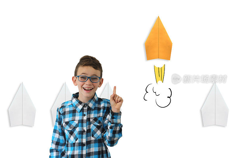 商业竞赛优胜者男孩孩子纸飞机火箭聪明的想法创新