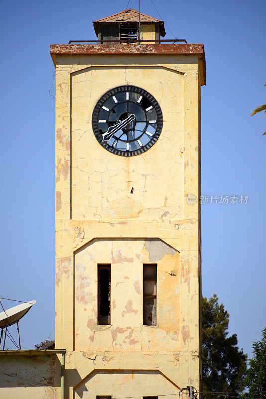 位于厄立特里亚阿斯马拉的登登营地钟楼，前美国陆军卡格纽站