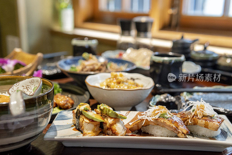 煎鹅肝寿司、鳗鱼寿司等日本料理