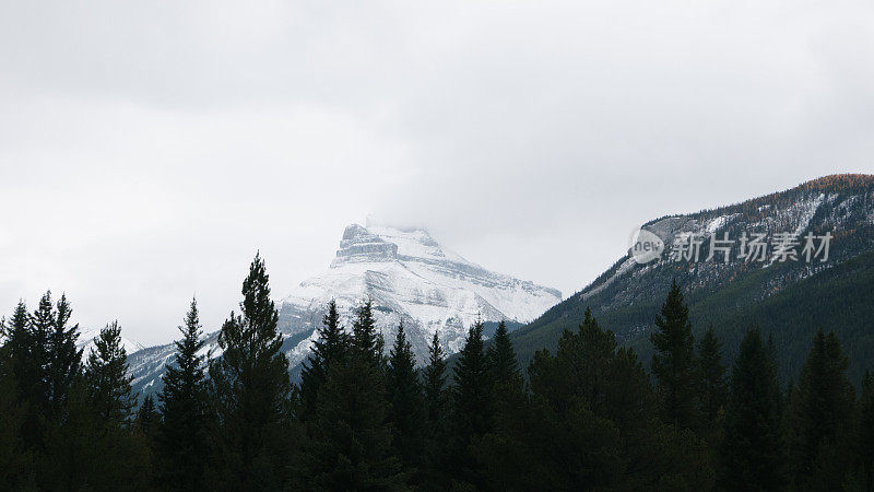 加拿大山景观