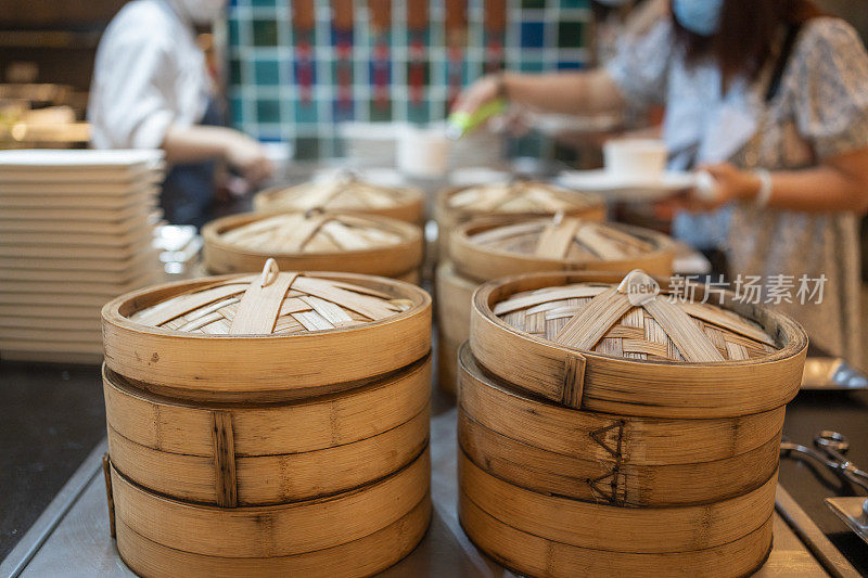 餐厅里的蒸汽机