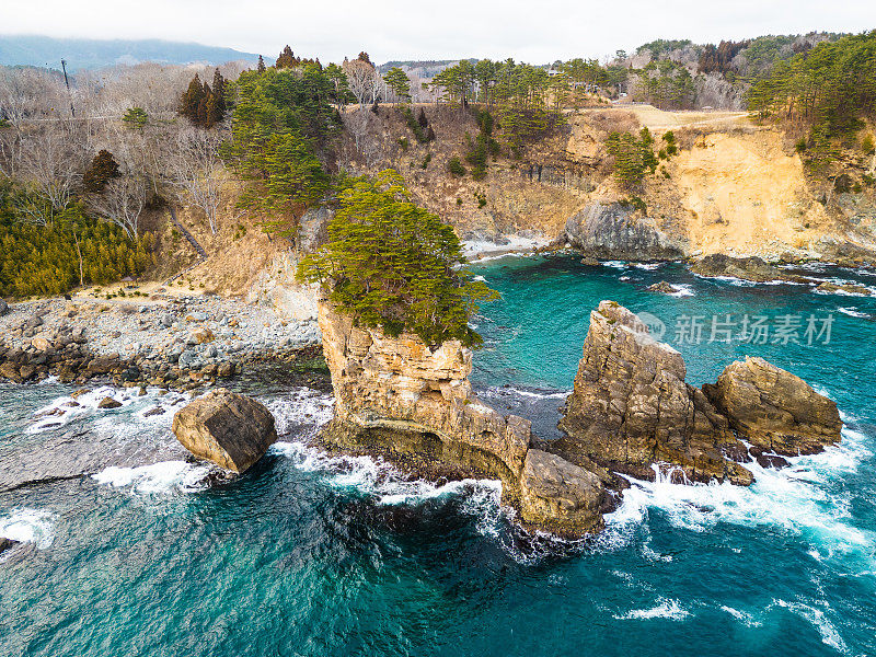 鸟瞰三陆海岸的岩石海岸线-岩手，北日本