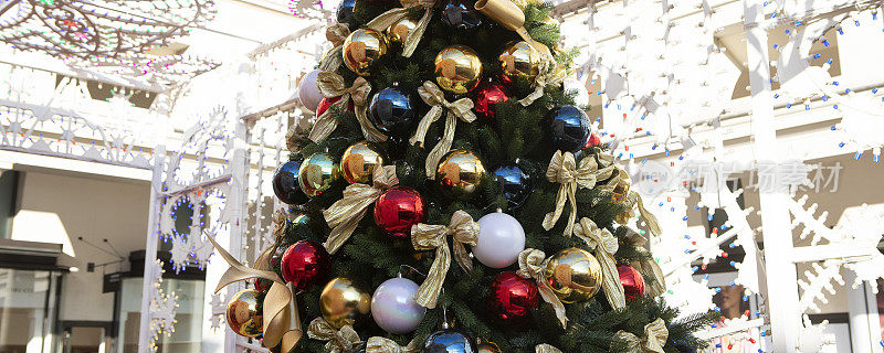 科文特花园户外装饰的圣诞树