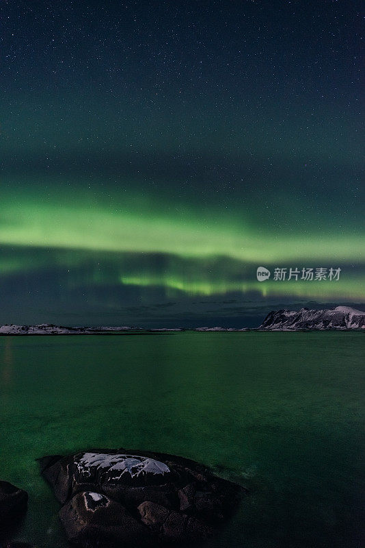 北极光在挪威北部的夜空