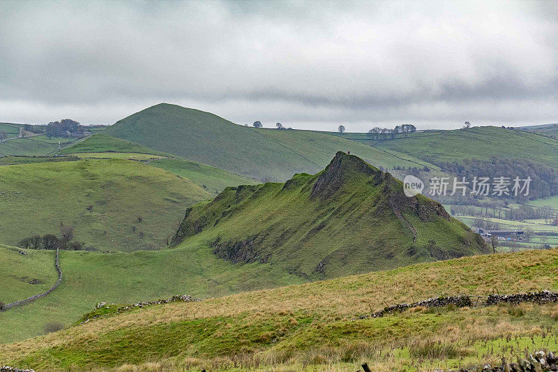 英国德比郡帕克豪斯山，一个多云的秋日