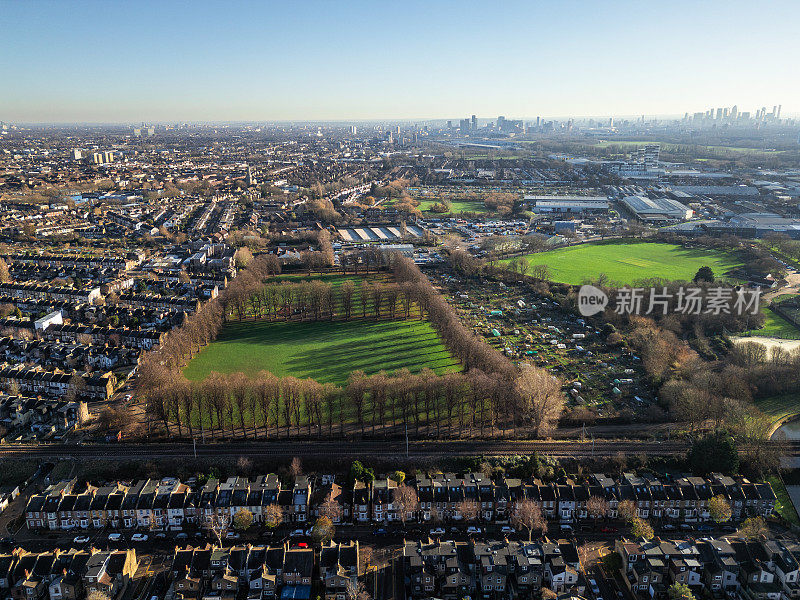 英国东伦敦沃尔瑟姆斯托住宅区街道鸟瞰图