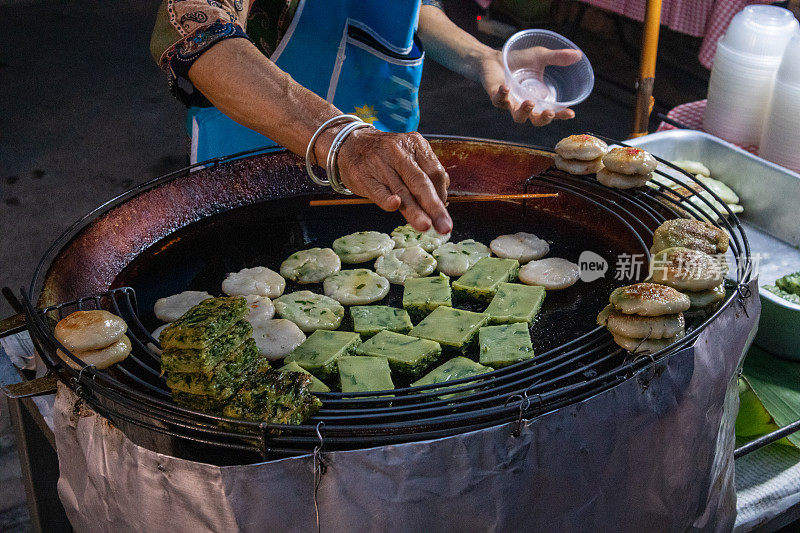 香葱饺子或大蒜香葱饺子或传统的中国香葱饺子在炉子上美丽的彩色装饰。