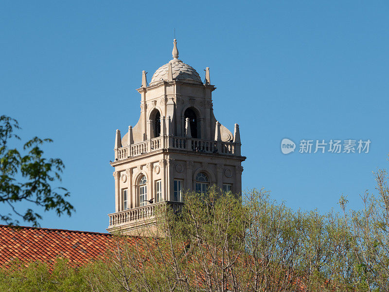 德克萨斯理工大学校园里的建筑。卢博克市,德克萨斯州。