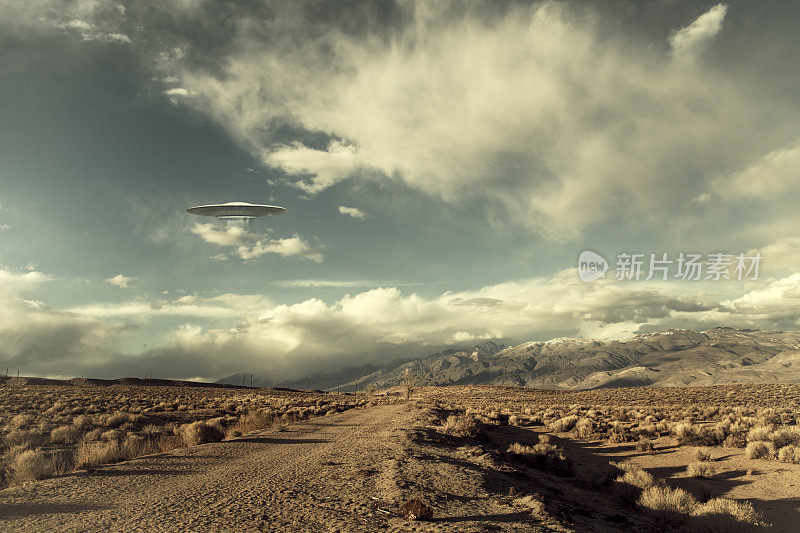 UFO飞越沙漠之路