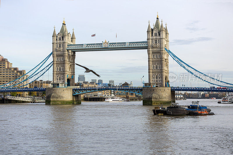 泰晤士河上的伦敦桥