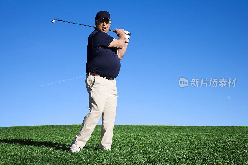 老人65岁高尔夫系列绿草苍穹