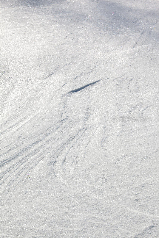 背景:雪表面