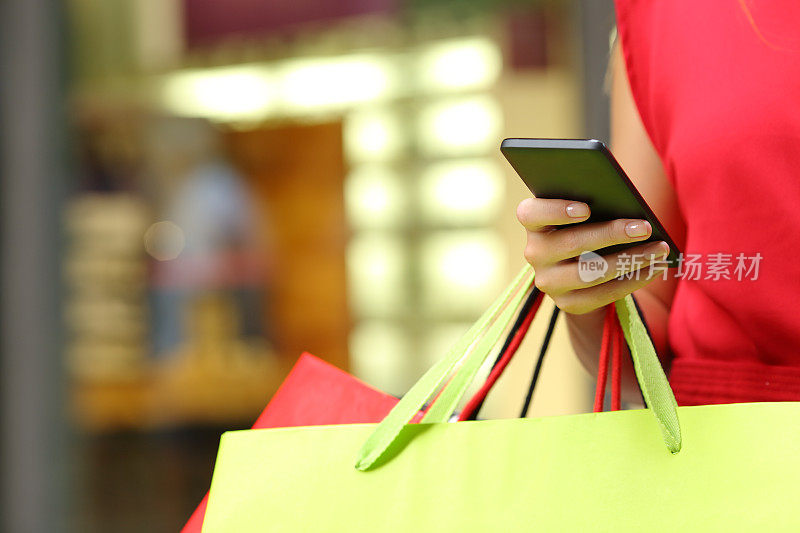 购物者购物与智能手机