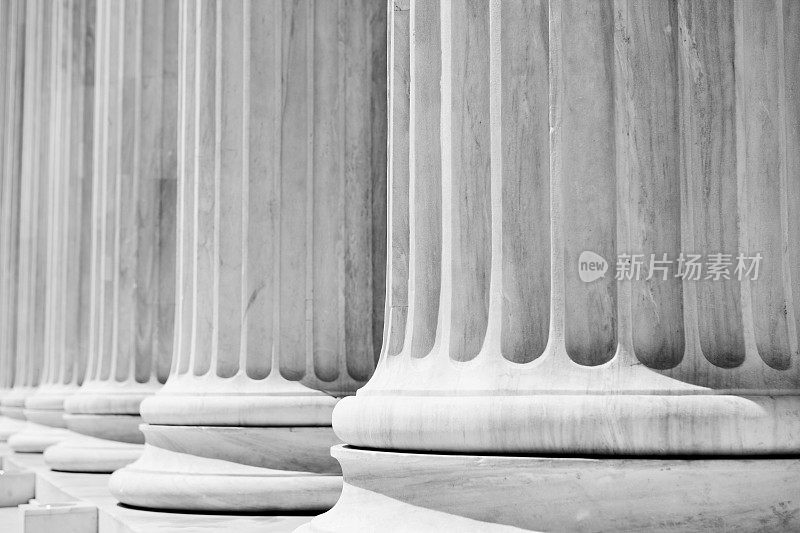 柱柱法院，黑白两色