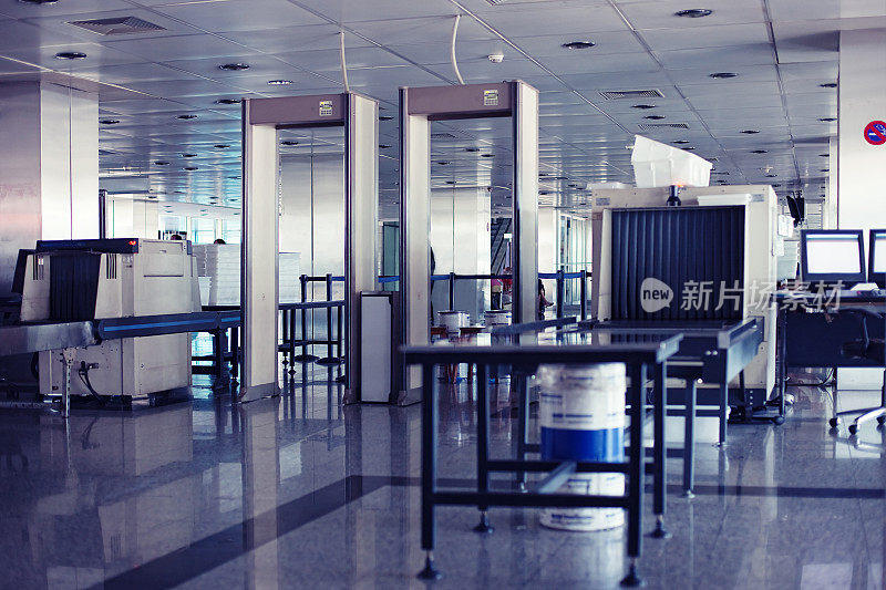 机场安检点有x光和金属探测器