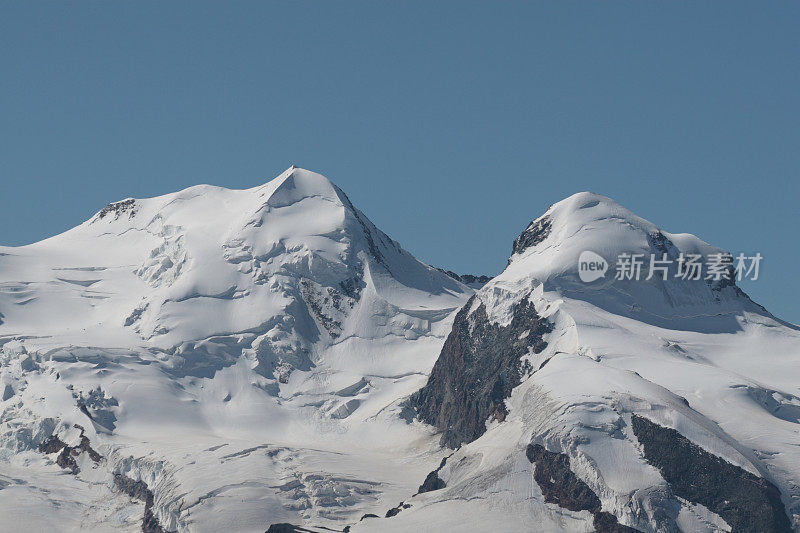 双子星座的白雪覆盖的山峰,瑞士策马特