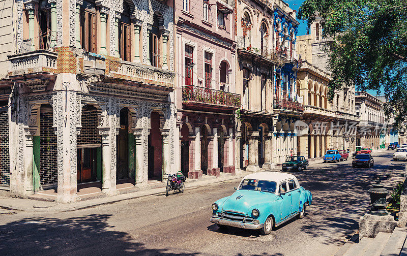 古巴哈瓦那街头的老爷车