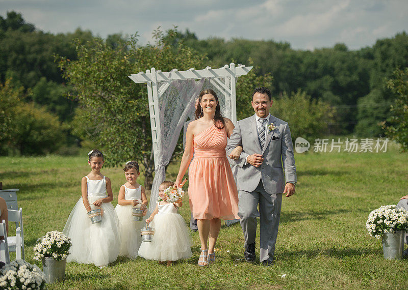 婚礼期间的婚礼派对