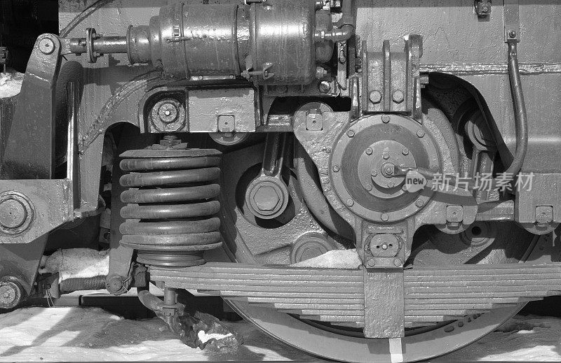 机械部分:车轮、弹簧、螺丝
