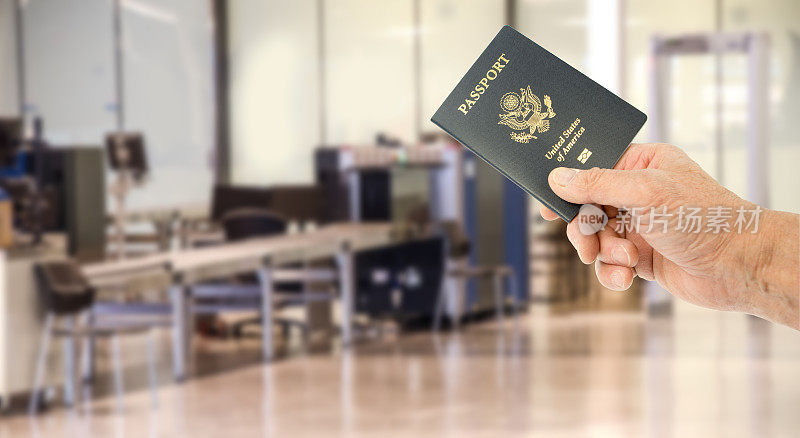 机场安检提供美国护照
