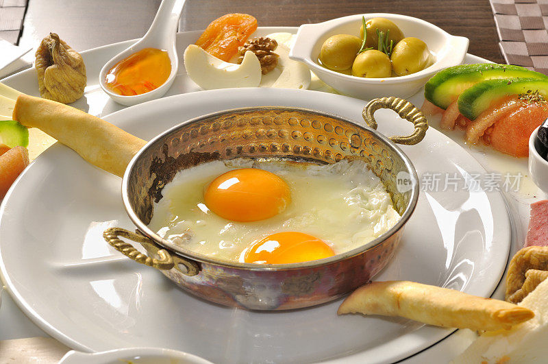 土耳其早餐加煎蛋