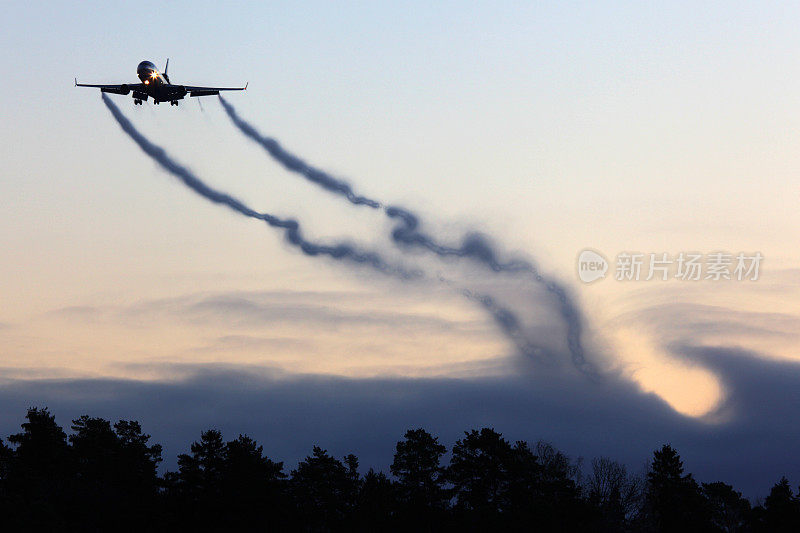麦克唐奈道格拉斯MD-11F民用货机着陆时，翼尖出现涡流
