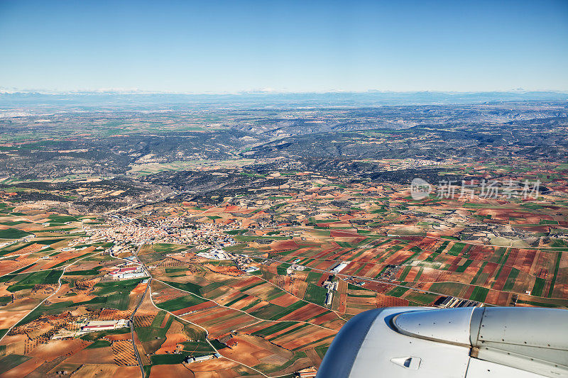 从飞机上俯瞰西班牙马德里附近的农田